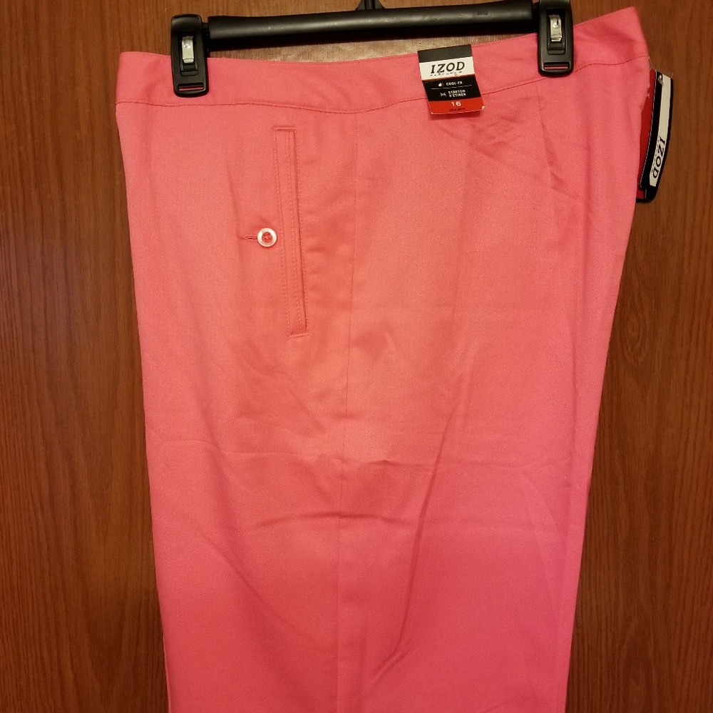 NWT womens 16 Izod shorts
